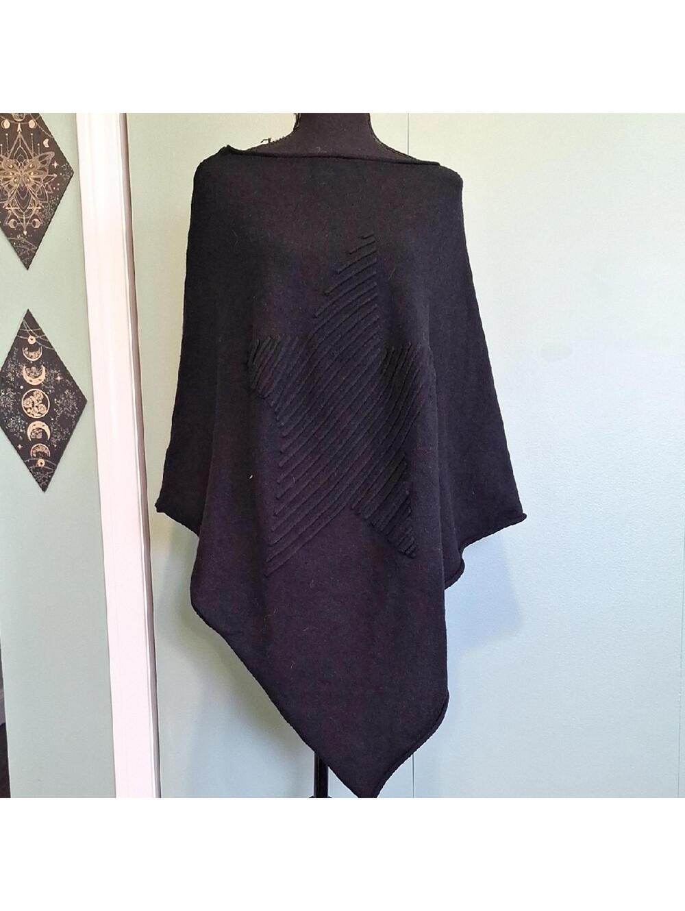 Tempo Paris Black Star Pull Over Shrug Size Medium